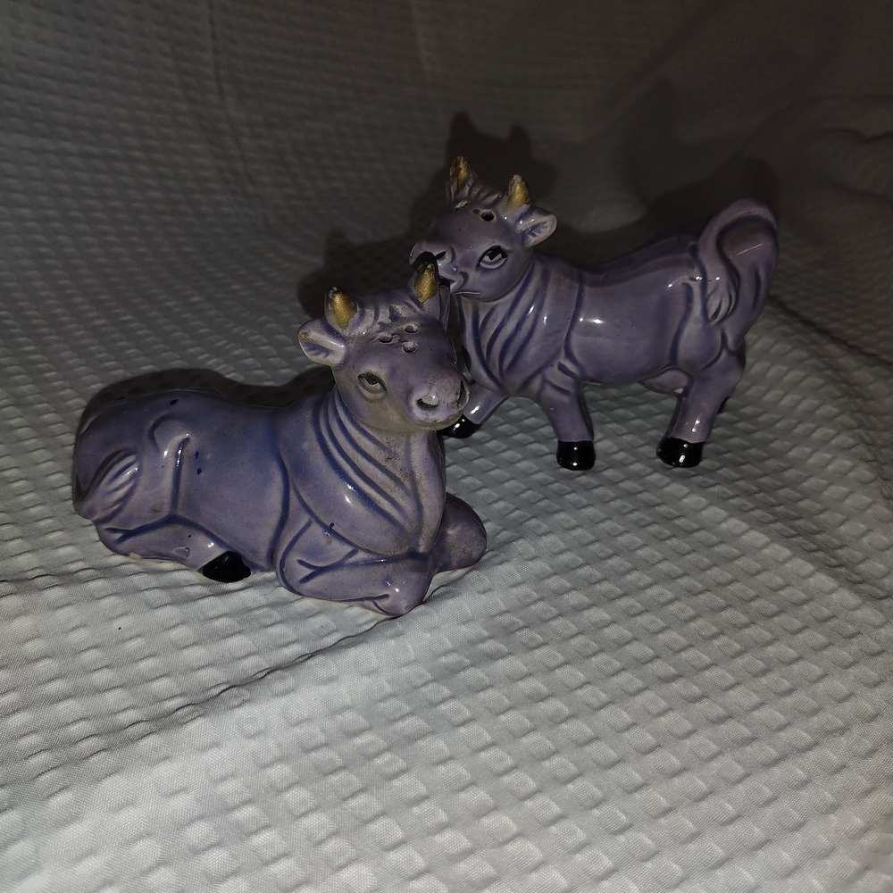 Vintage Kenmar Japan Souvenir Purple Cow Salt and Pepper Shakers (1975)